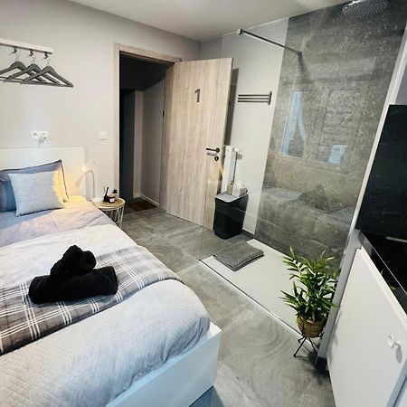 Mini Studio Une Personne Apartment เลียจ ภายนอก รูปภาพ