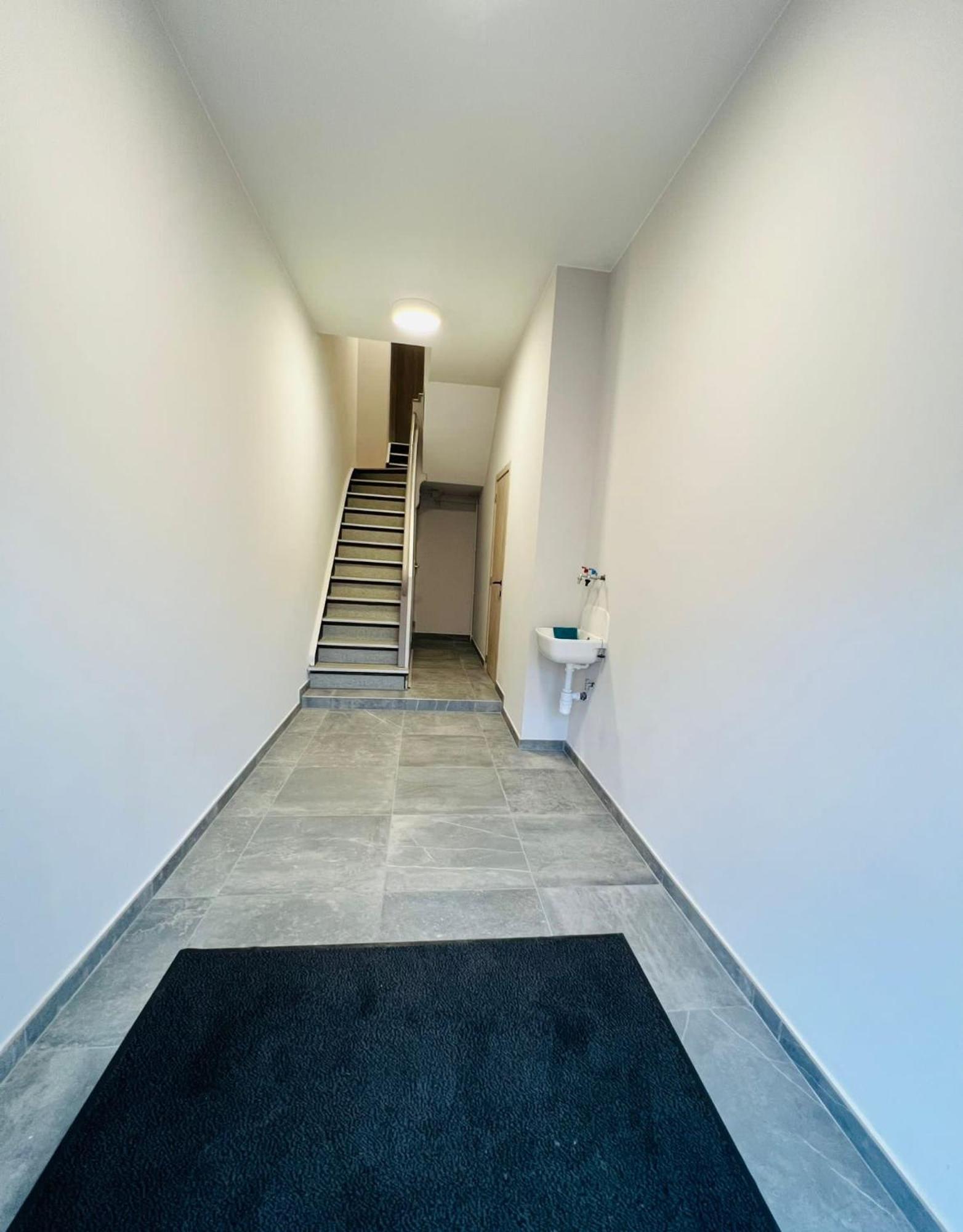 Mini Studio Une Personne Apartment เลียจ ภายนอก รูปภาพ