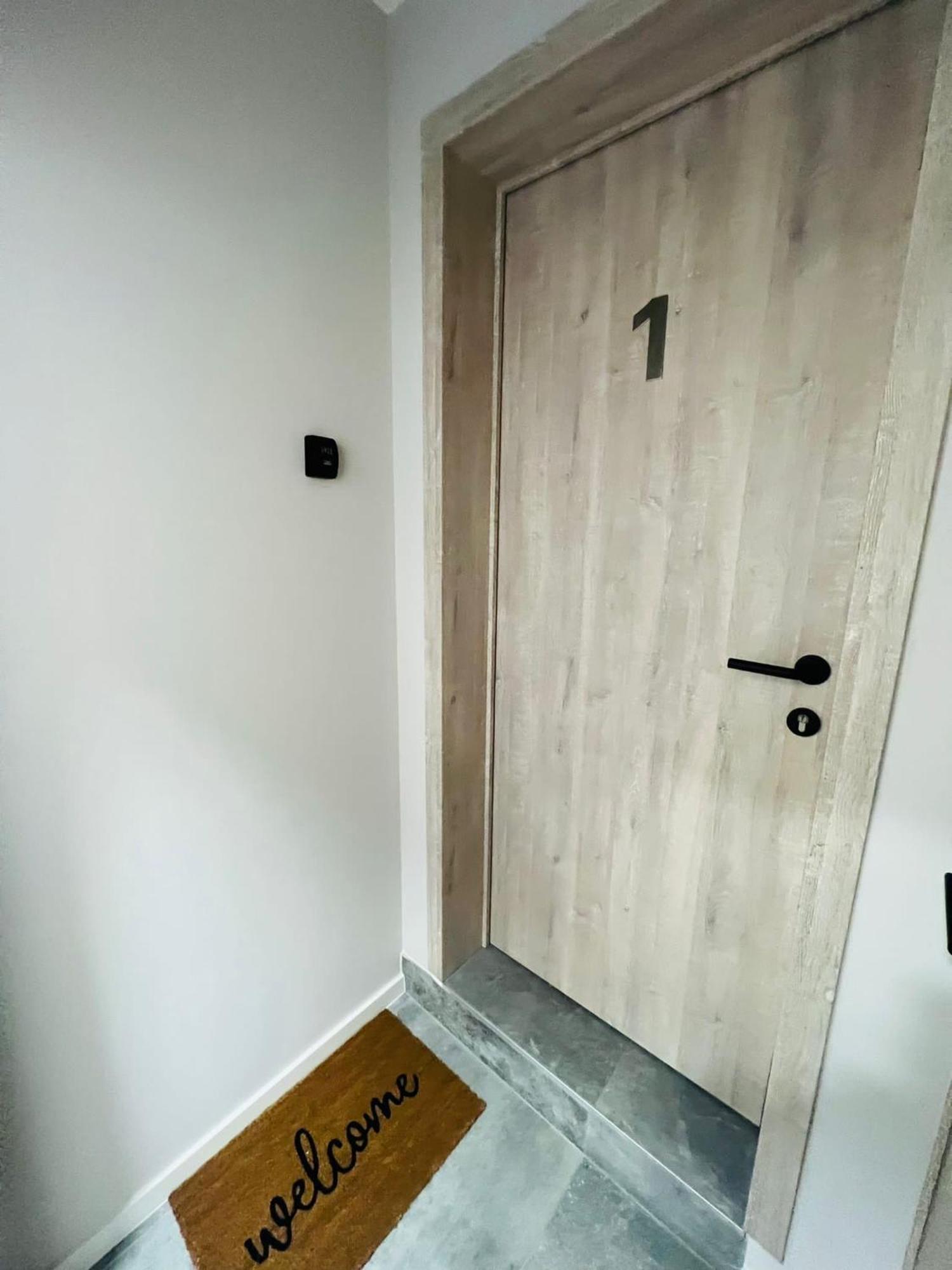 Mini Studio Une Personne Apartment เลียจ ภายนอก รูปภาพ